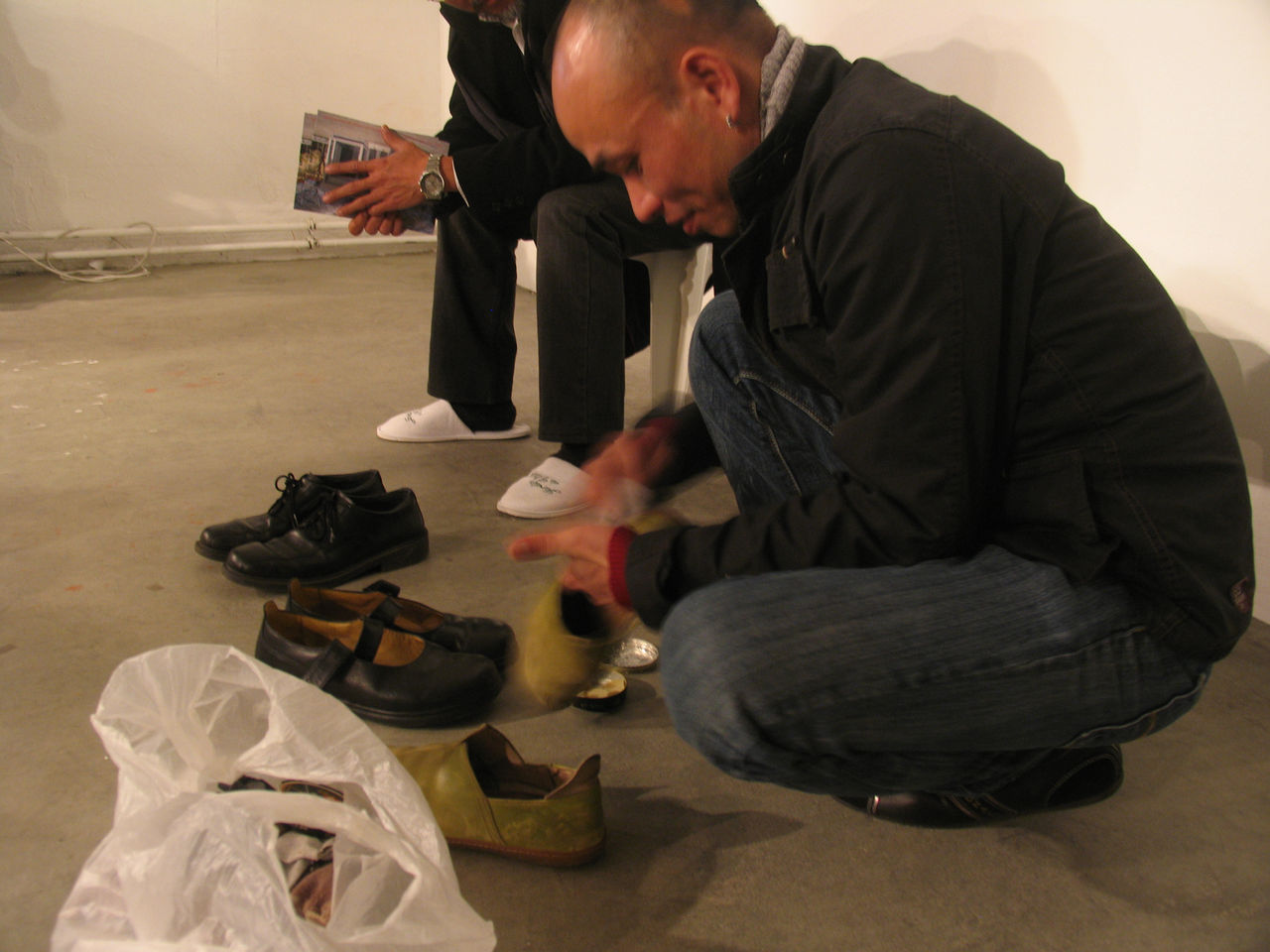 Photographic documentation of RYLLEGA Berlin (Performance by Truong Tan, 16 September 2008)